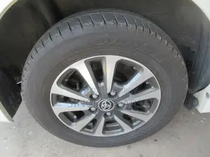 Toyota Esquire ২০২১ পার্ল