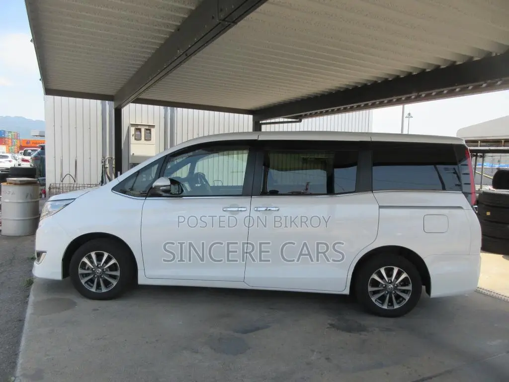 Toyota Esquire ২০২১ পার্ল