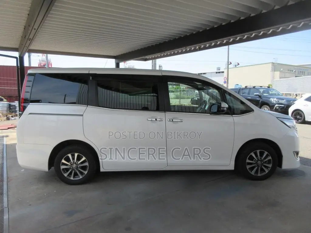 Toyota Esquire ২০২১ পার্ল