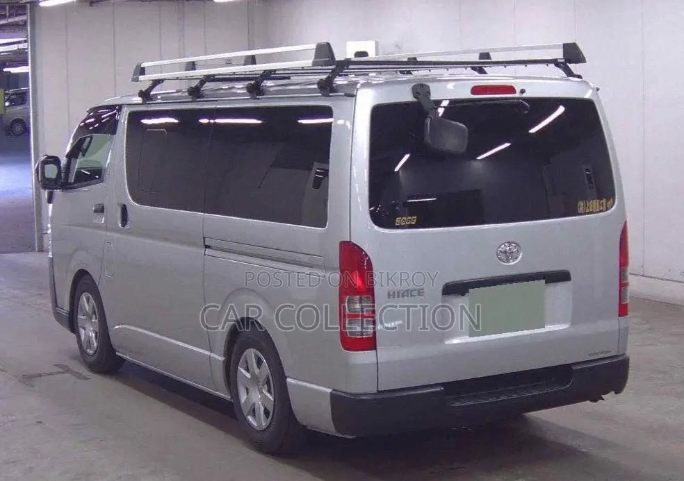 Toyota HiAce 2021 Silver