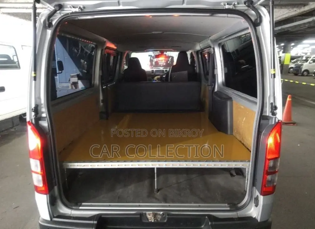 Toyota HiAce 2021 Silver