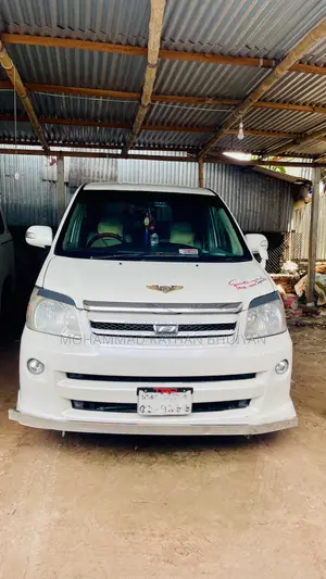 Toyota Noah 2.0 AWD (8 Seater) 2002 Pearl