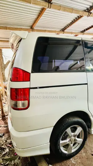 Toyota Noah 2.0 AWD (8 Seater) 2002 Pearl