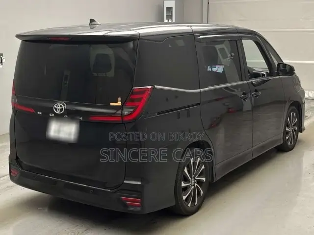 Toyota Noah 2022 Black