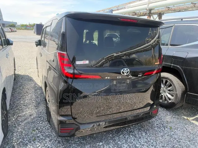 Toyota Noah 2022 Black