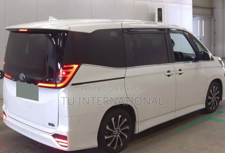 Toyota Noah 2023 Pearl