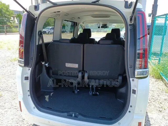 Toyota Noah 2021 Pearl