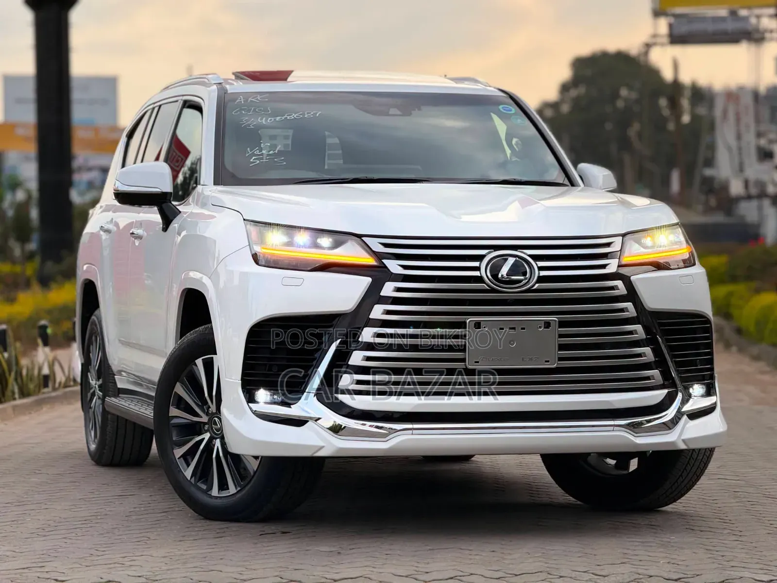 নতুন Lexus LX 600 2023 পার্ল