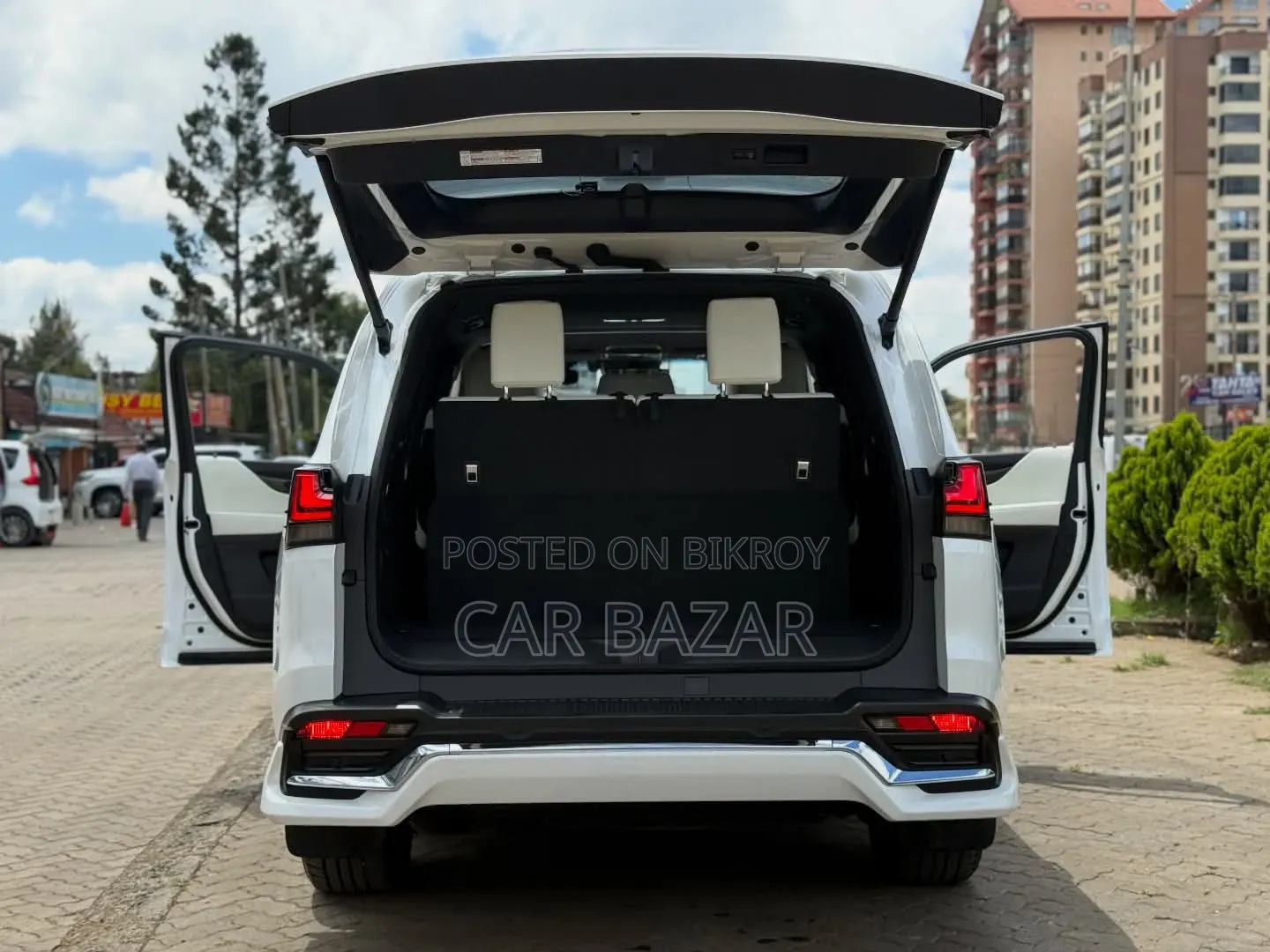 নতুন Lexus LX 600 2023 পার্ল