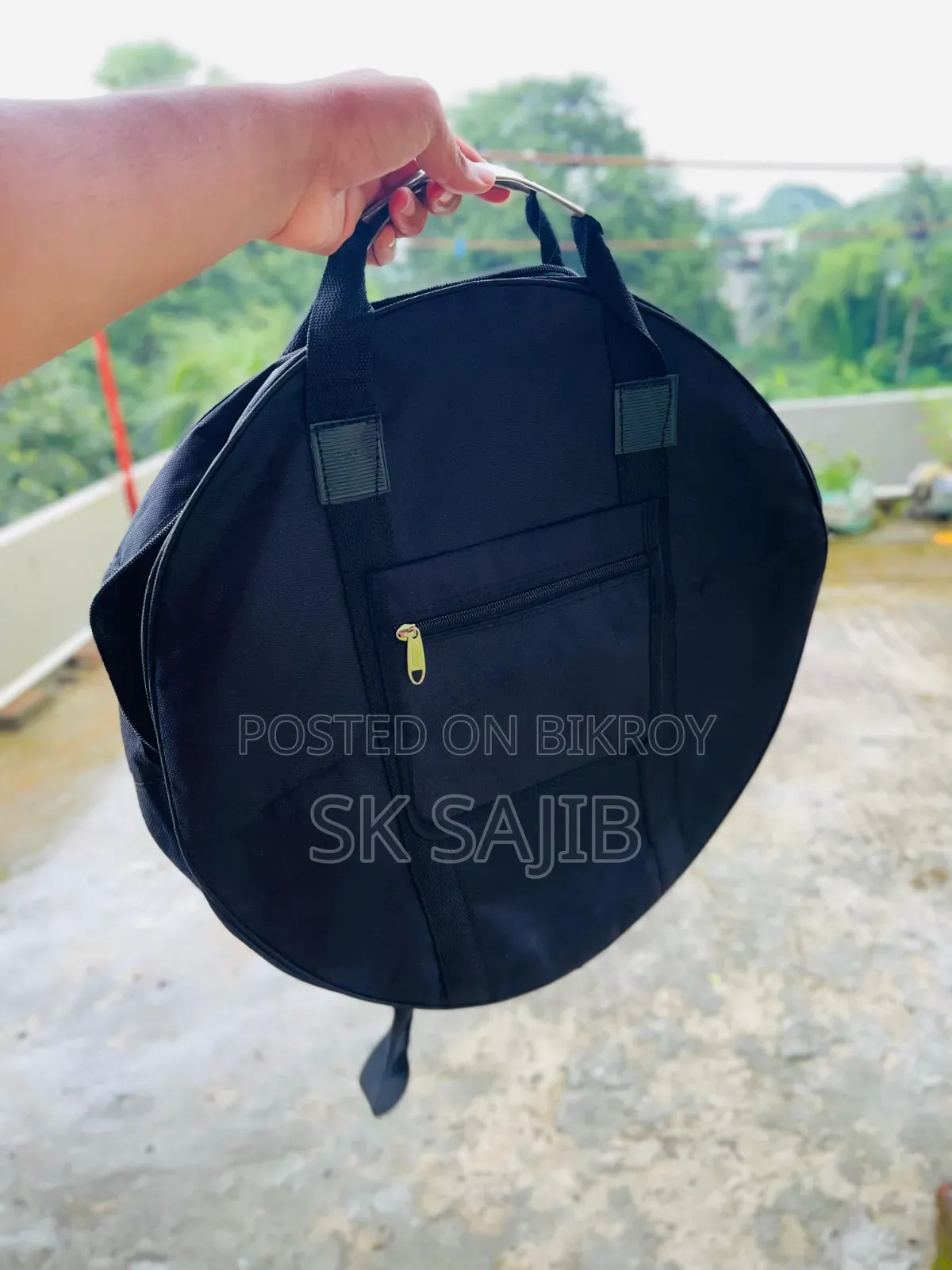 New 16-inch Daf, with bag.