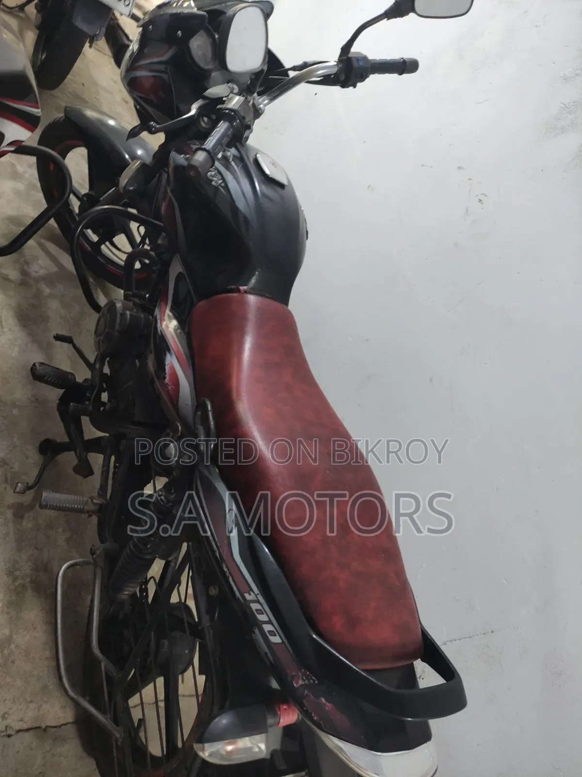 বাজাজ ডিসকভার ১০০ ২০১৩ বেগুনি