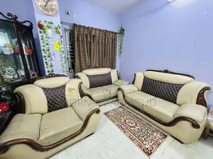 লেদার সোফা