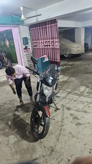 ইয়ামাহা এফজেড ২০১৫ কালো