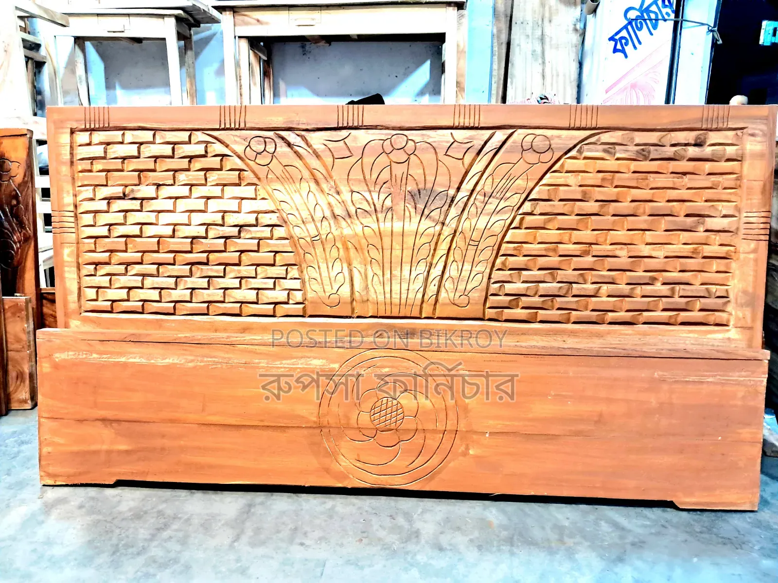 6/7 Feet Sami Box Bed