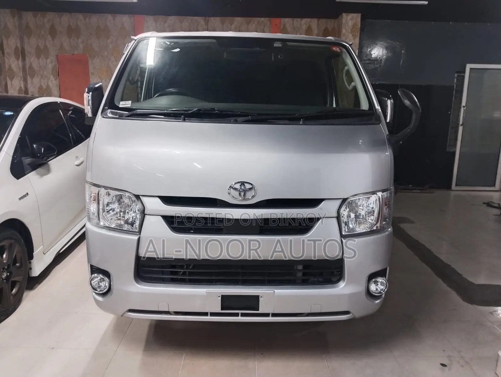 Toyota HiAce 2021 Silver
