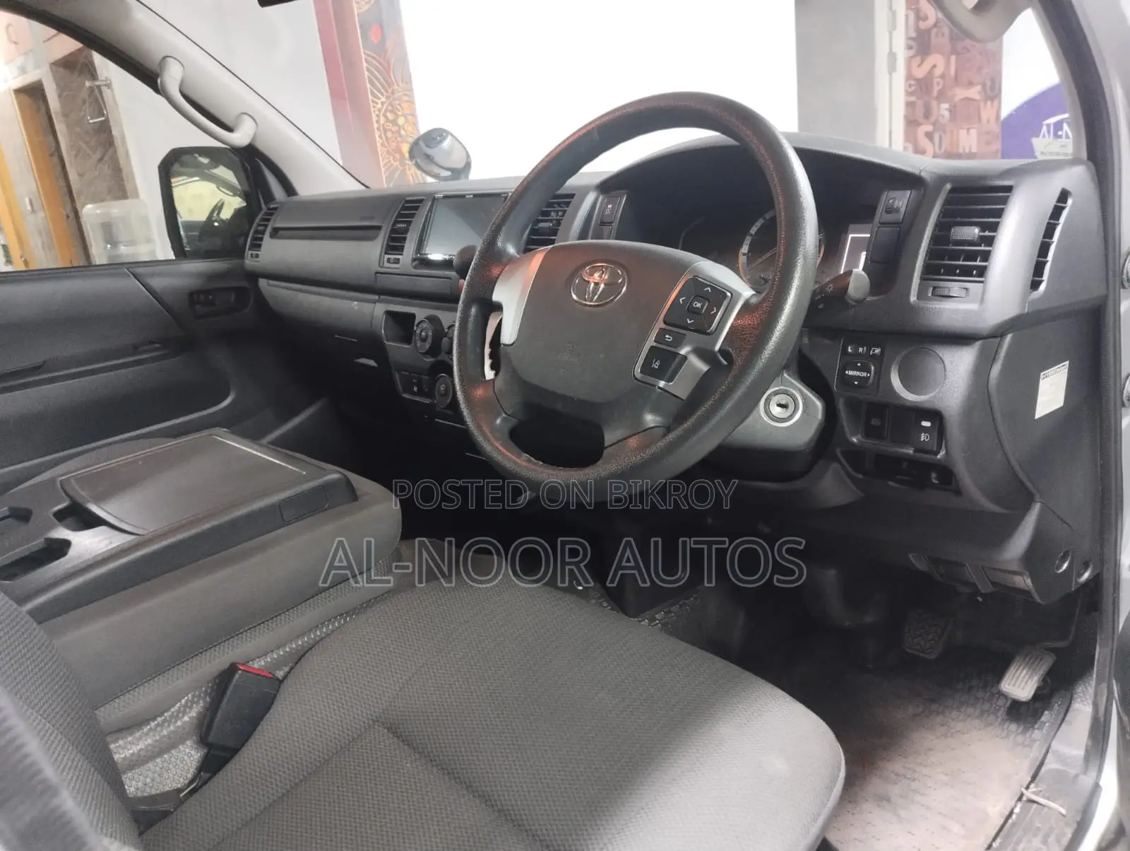 Toyota HiAce 2021 Silver
