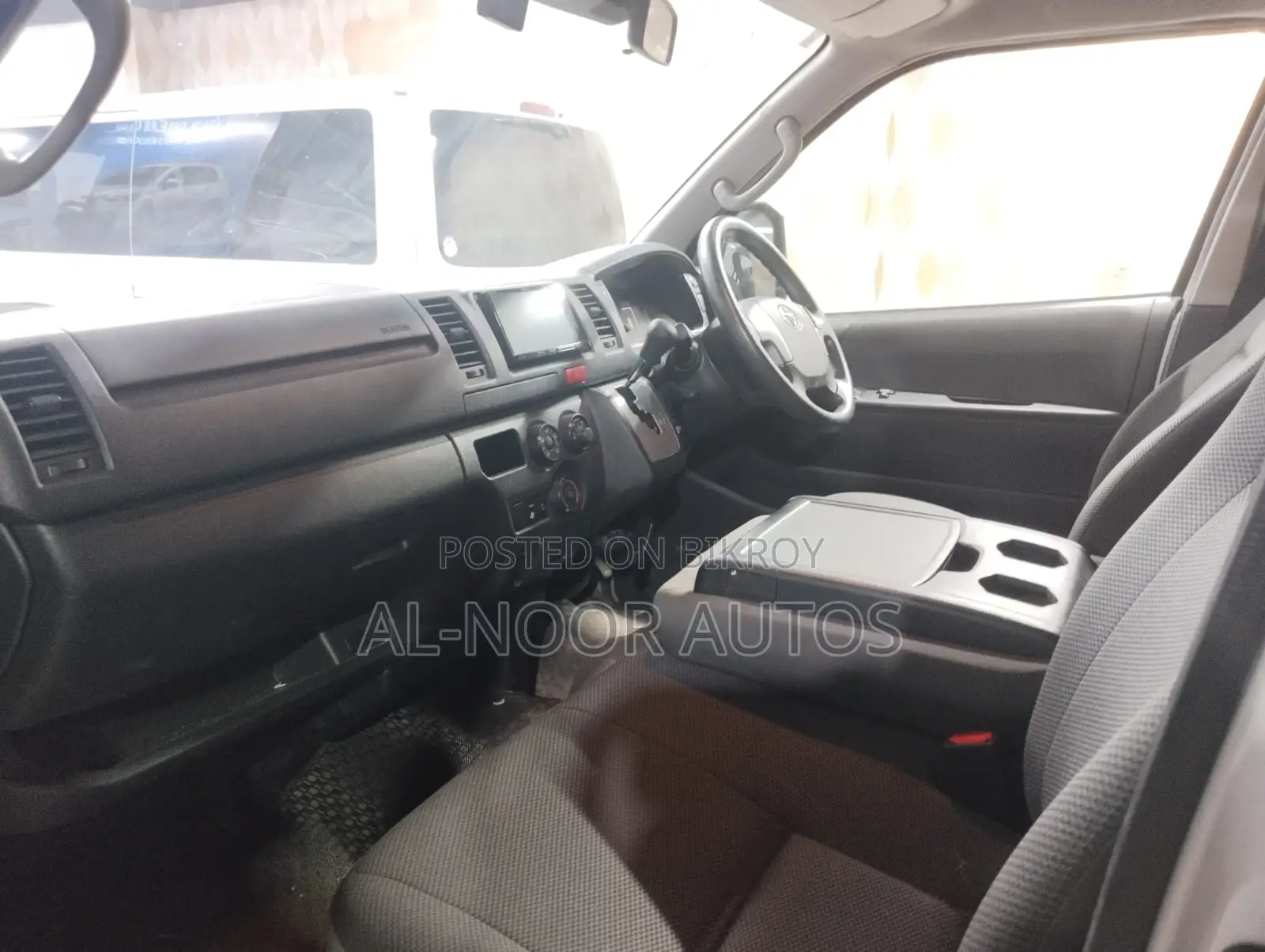 Toyota HiAce 2021 Silver
