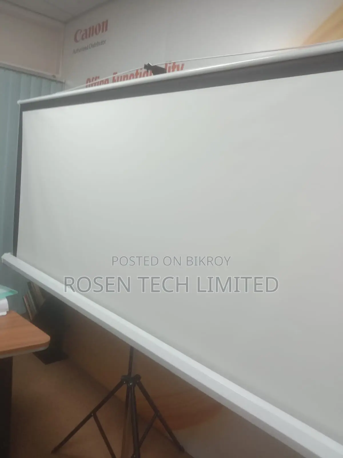 96x96 Portable Tripod Projector Screen