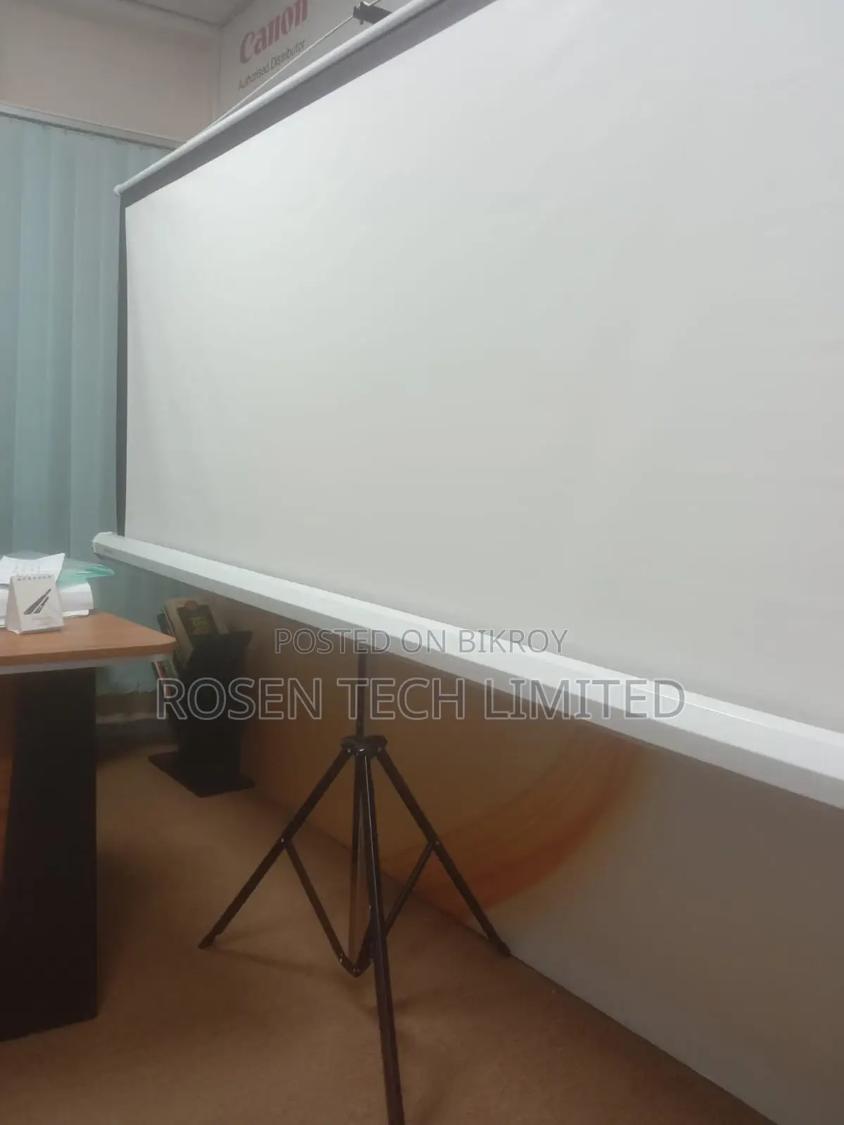 96x96 Portable Tripod Projector Screen