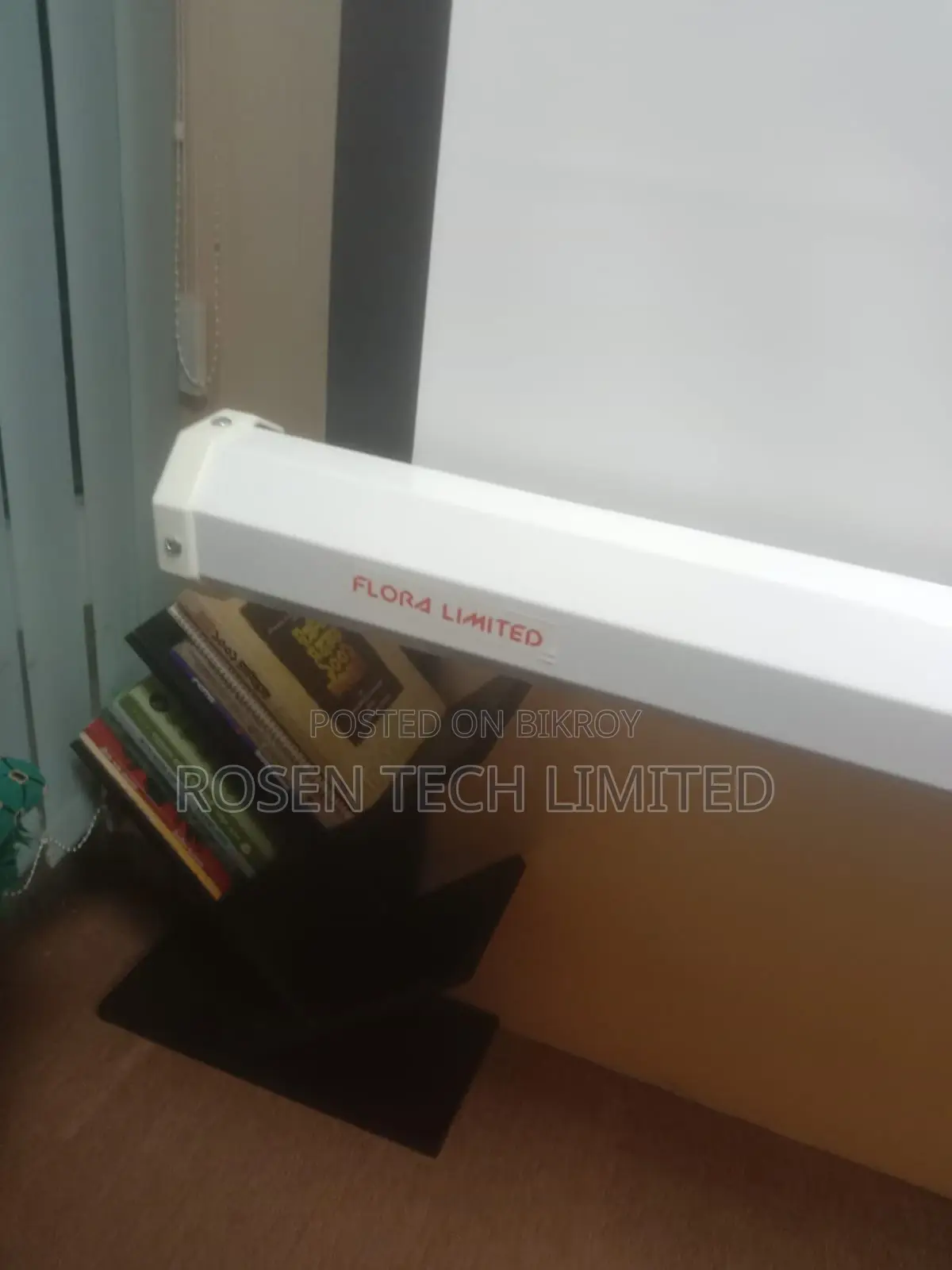 96x96 Portable Tripod Projector Screen