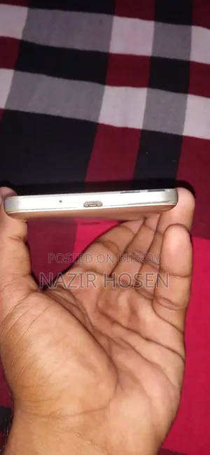 স্যামসাং গ্যালাক্সি জে ১৬ জিবি গোল্ড