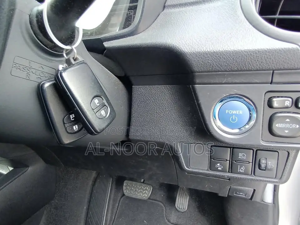 Toyota Axio 2021 Silver