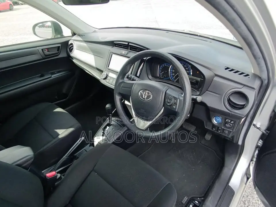 Toyota Axio 2021 Silver