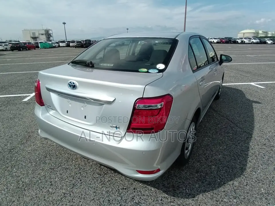 Toyota Axio 2021 Silver