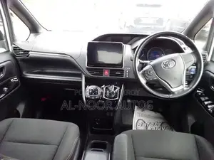Toyota Esquire 2021 Pearl