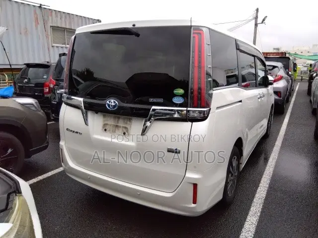 Toyota Esquire 2021 Pearl