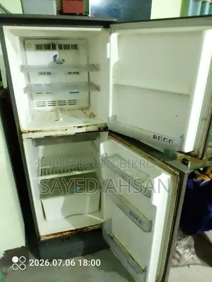 Walton Non Frost Fridge