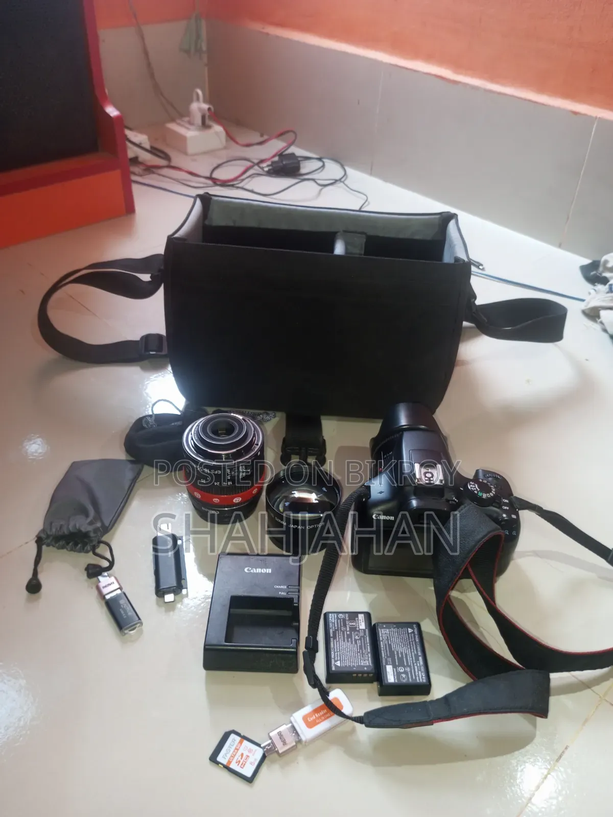 Canon 1300D Camera