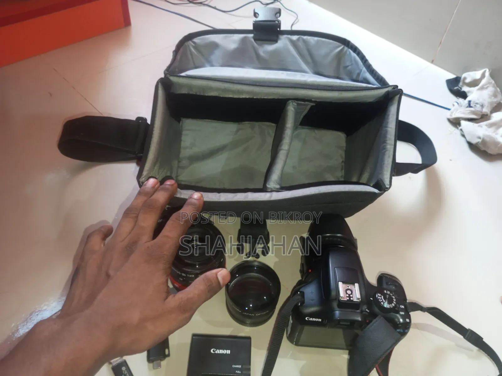 Canon 1300D Camera