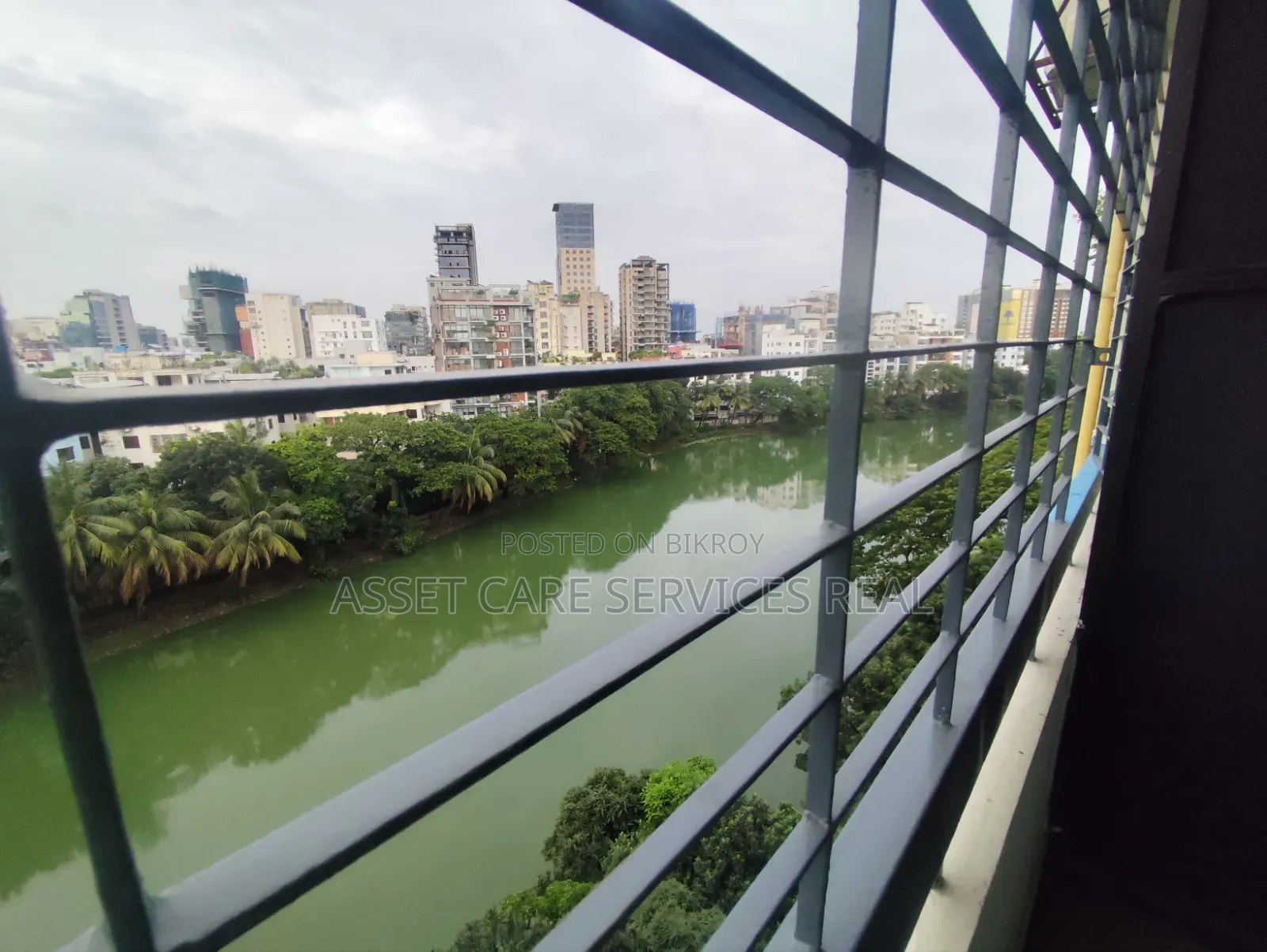 4bdrm Apartment in Gulshan for Sale