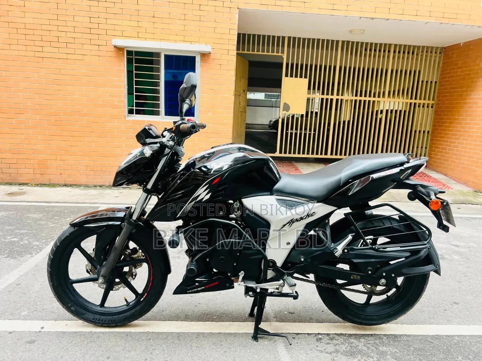TVS Apache RTR 160 4V 2022 Black