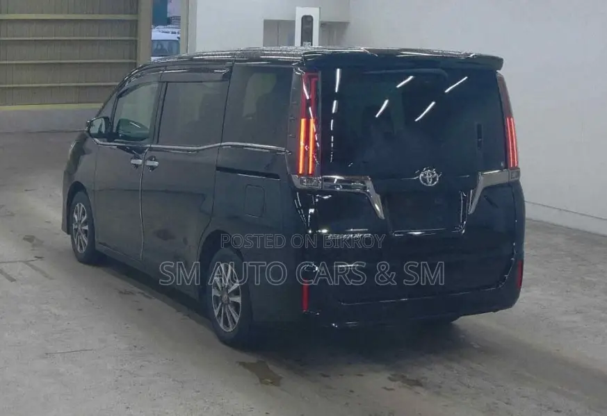 Toyota Esquire 2.0 FWD (7 Seater) 2021 Black