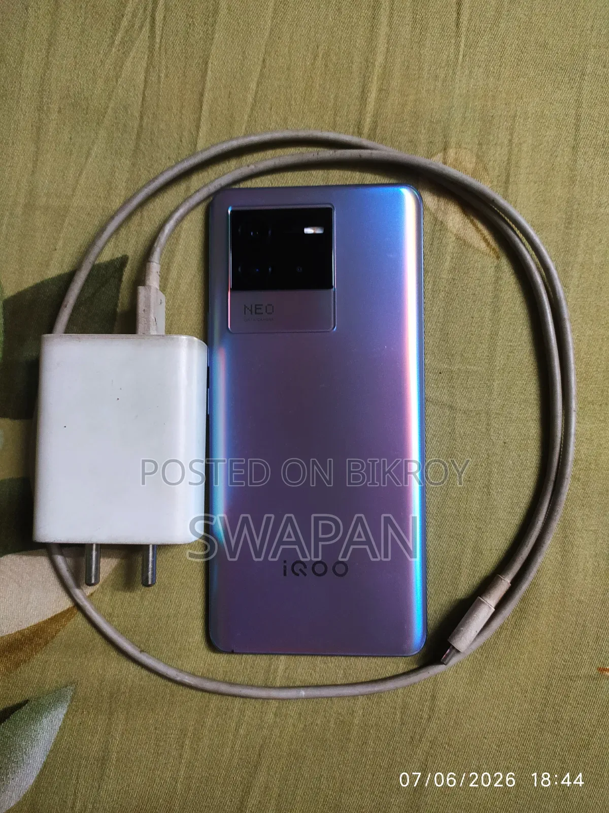 আইকিউওও ১২৮ জিবি সিলভার