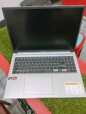 Laptop Asus Vivobook 16 8GB AMD Ryzen 5 SSD 512GB