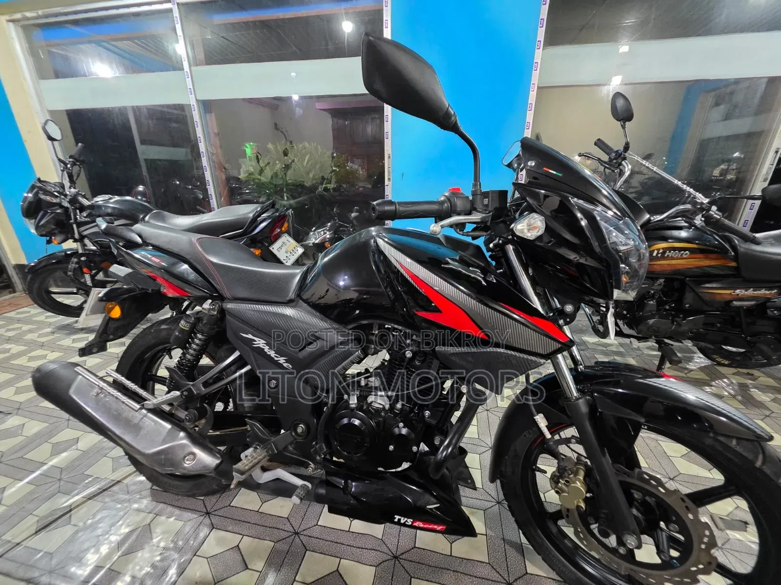 TVS Apache RTR 160 2v Refresh X-Connect 2025 Black