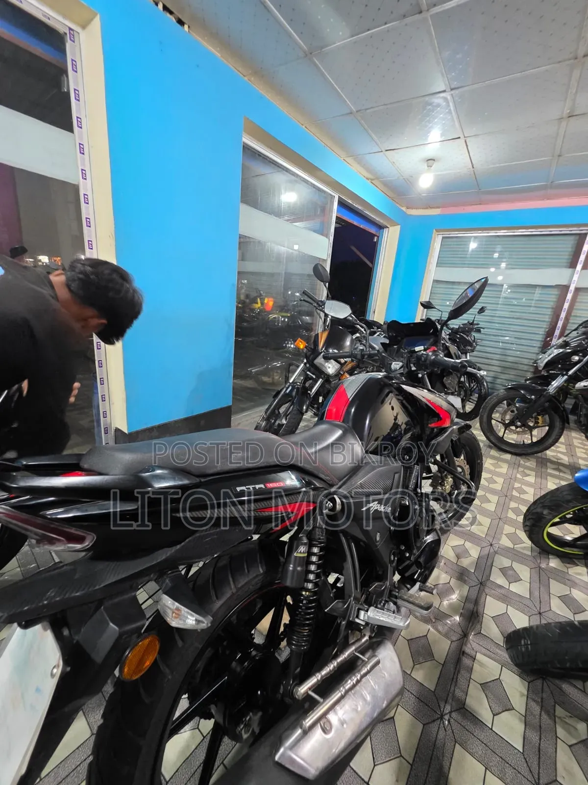 TVS Apache RTR 160 2v Refresh X-Connect 2025 Black