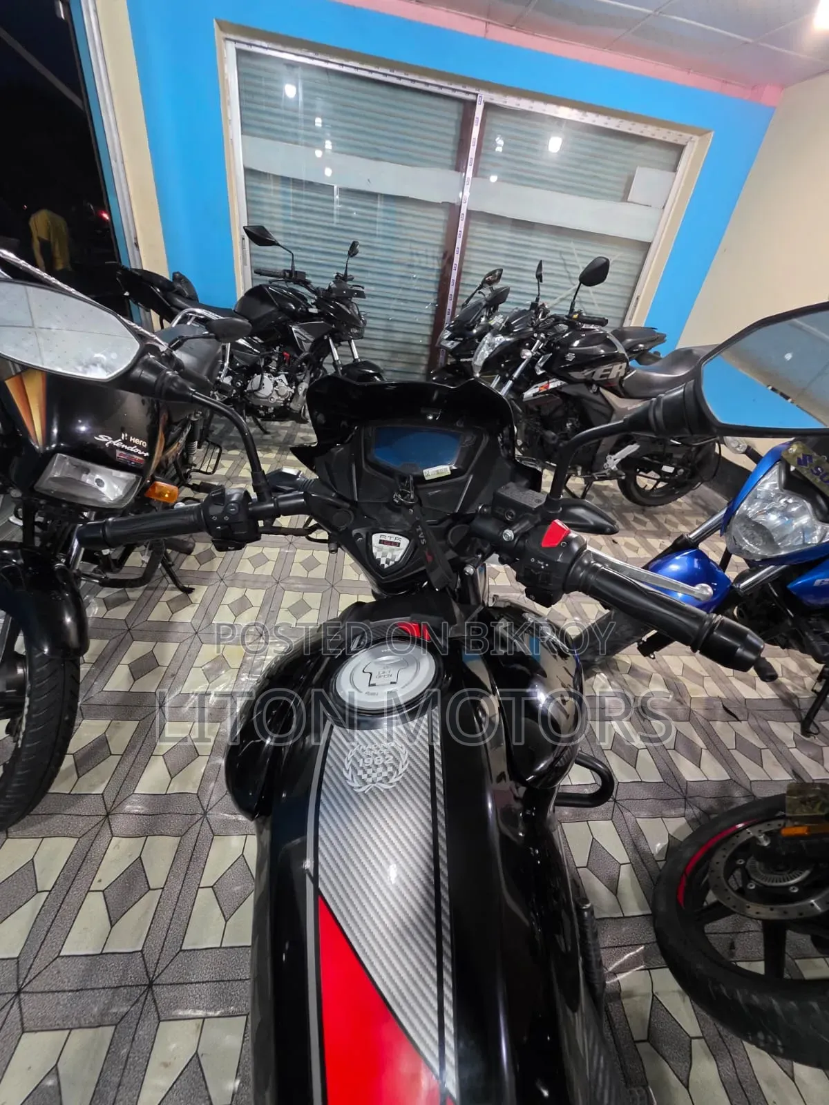 TVS Apache RTR 160 2v Refresh X-Connect 2025 Black