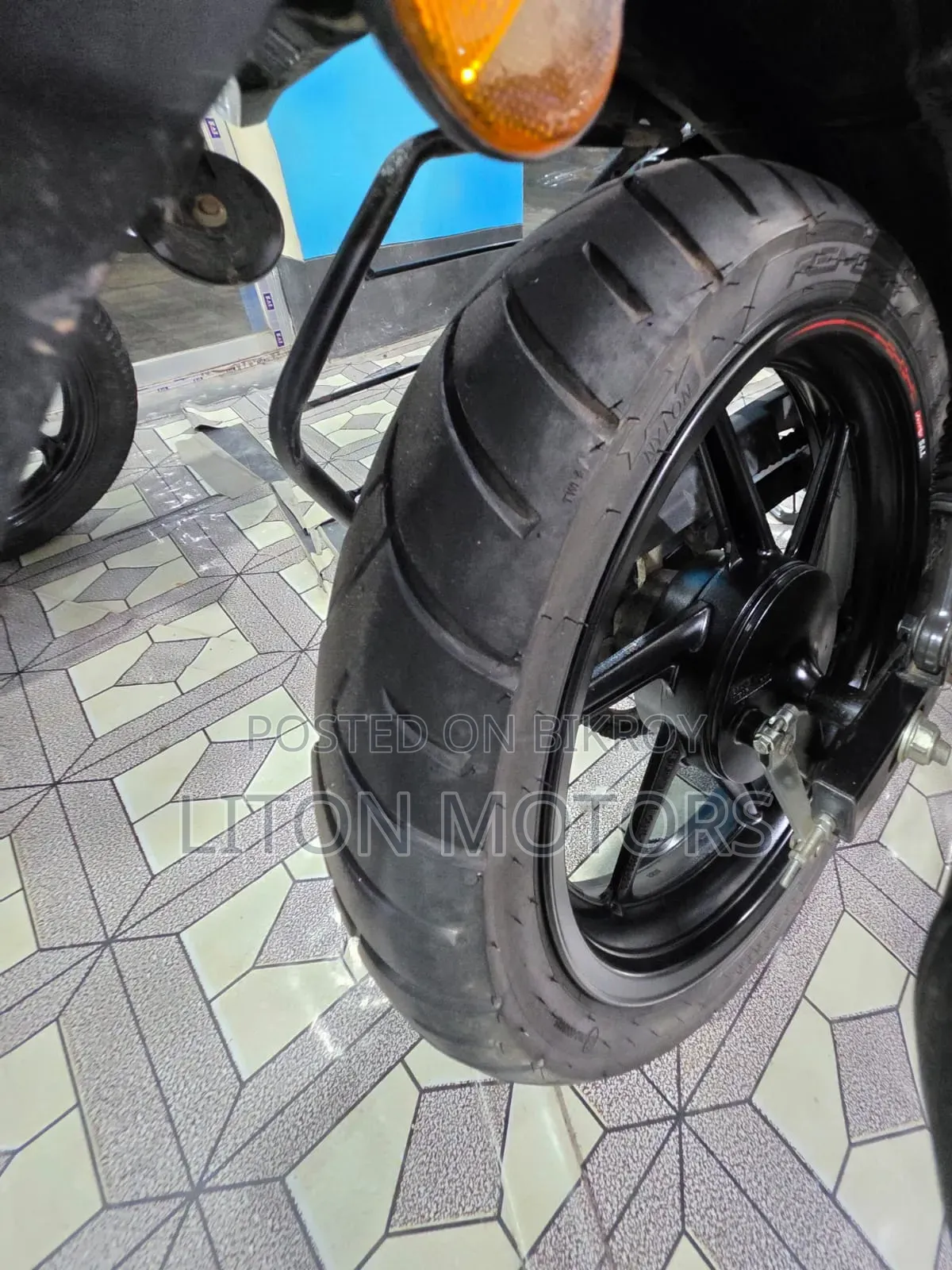 TVS Apache RTR 160 2v Refresh X-Connect 2025 Black
