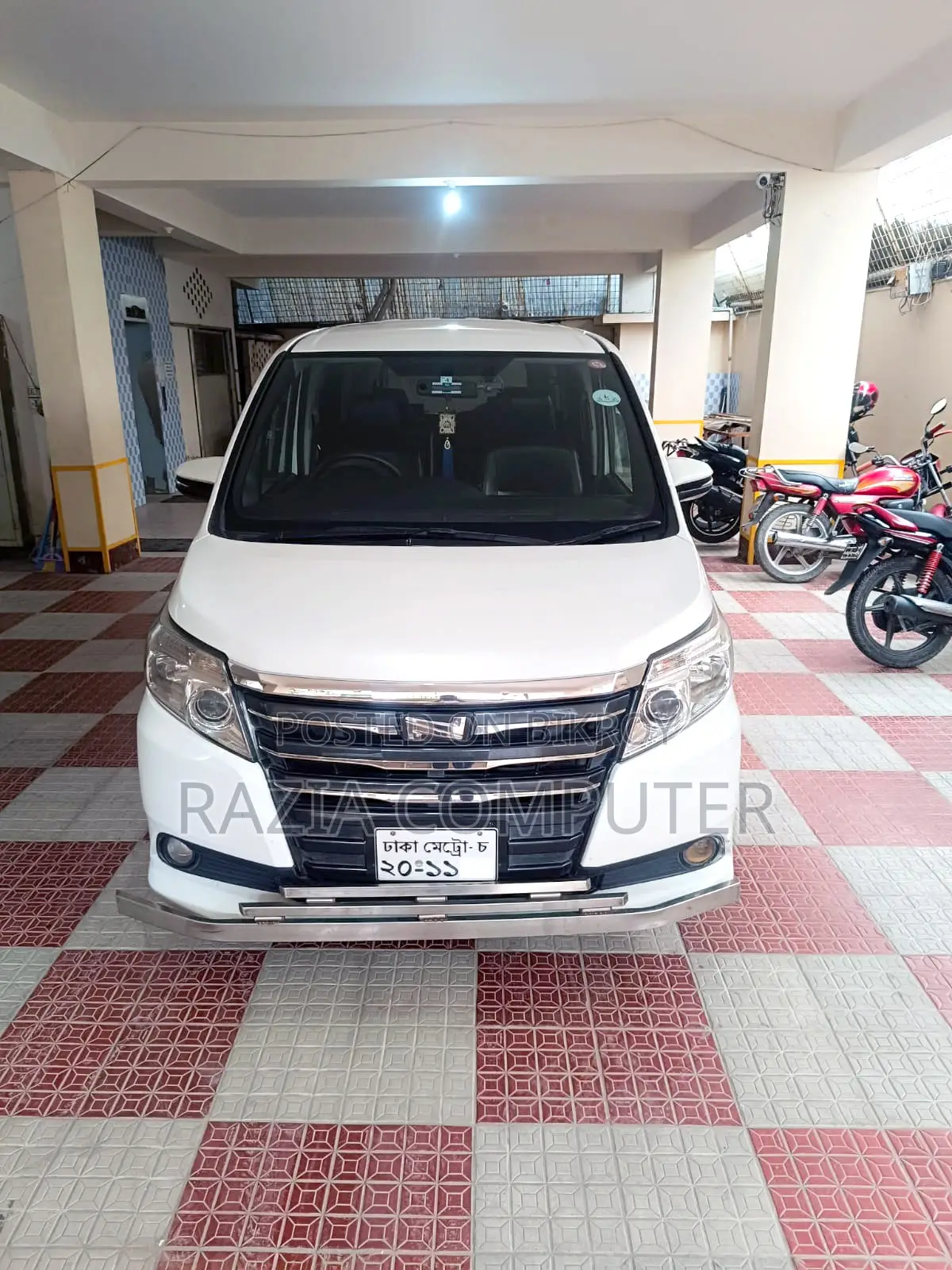 Toyota Noah 2.0 AWD (7 Seater) 2016 Pearl
