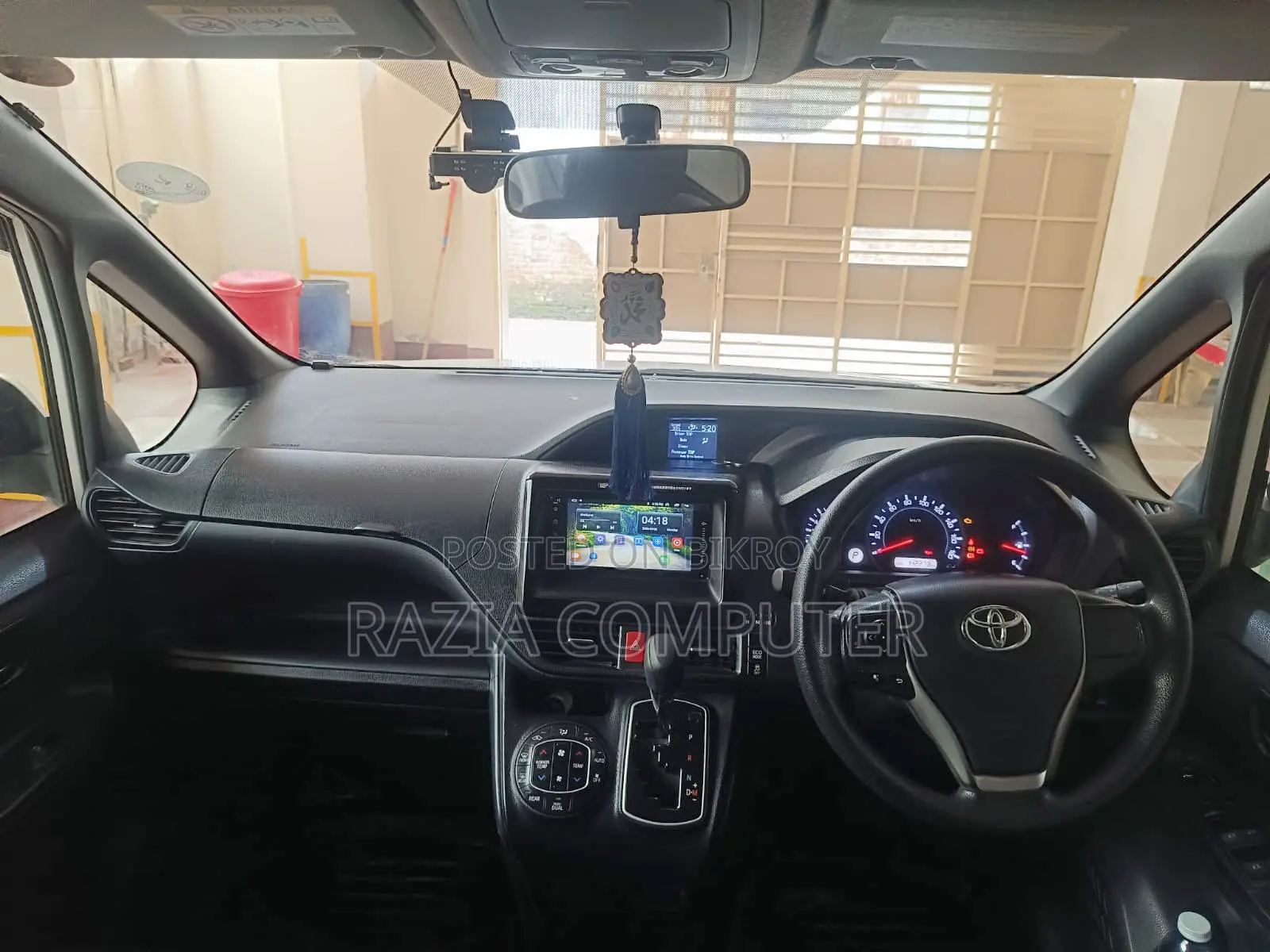 Toyota Noah 2.0 AWD (7 Seater) 2016 Pearl