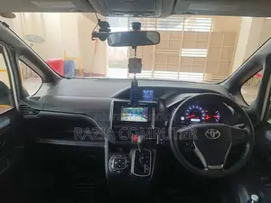 Toyota Noah 2.0 AWD (7 Seater) 2016 Pearl