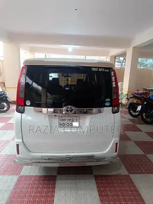 Toyota Noah 2.0 AWD (7 Seater) 2016 Pearl