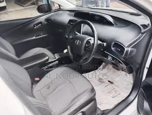 Toyota Prius 2018 Pearl