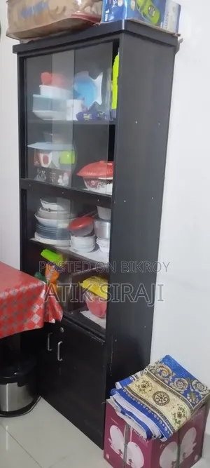 Showcase, Cabinet