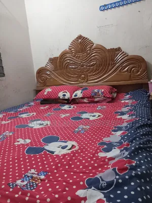 ৬ ফুট বাই ৭ ফুট খাট