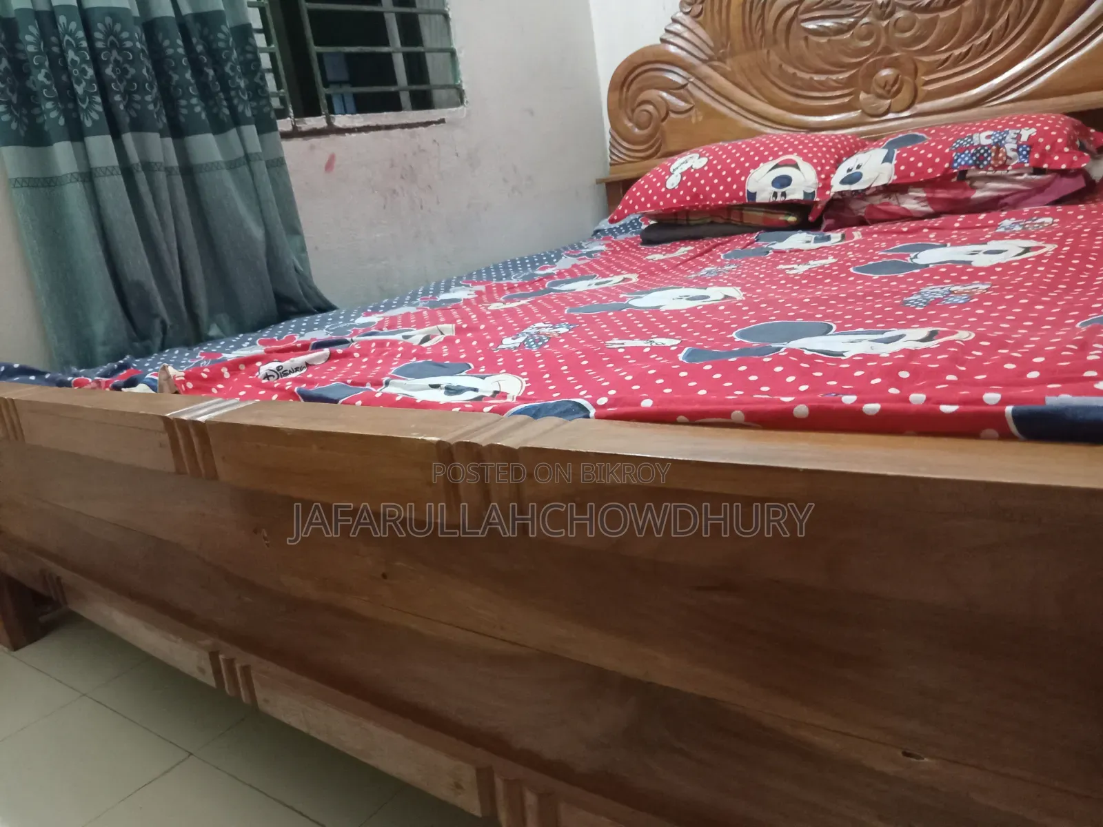 ৬ ফুট বাই ৭ ফুট খাট